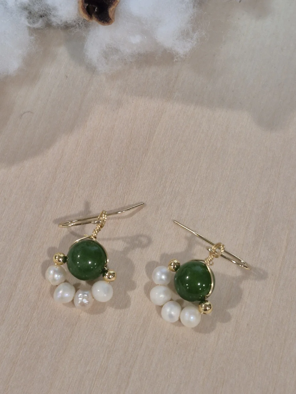 🎉🎉NEW🎉🎉 GOEGEOUS!! 14kt Gold FilledJADE AND FRESHWATER Pearl Dangle Earrings